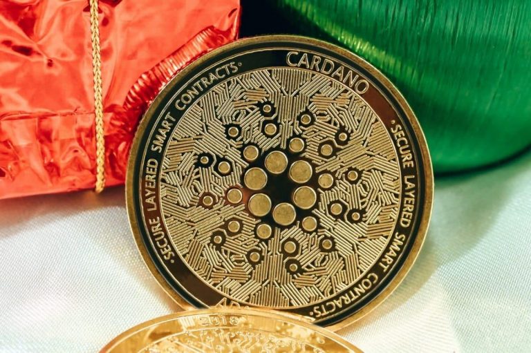 Solana and Cardano: Cardano rises to resistance at 0.445