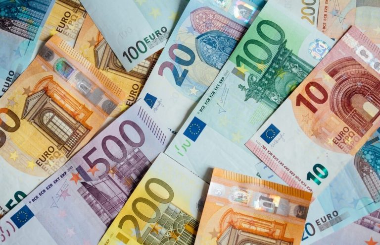 EURUSD and GBPUSD: EURUSD is holding above 1.08200