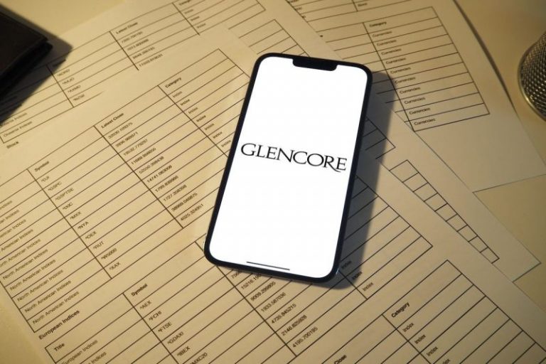 Glencore Listens to Investors, Keeps Coal Assets