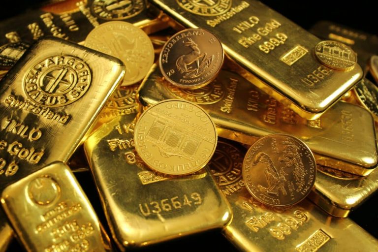 Gold and Silver: Gold remains on the bullish side on Friday