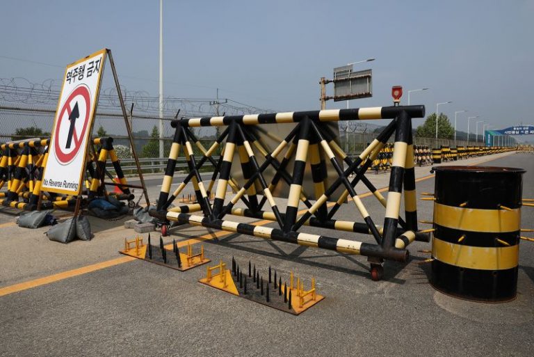 North Korea to cut off road and rail links to South Korea