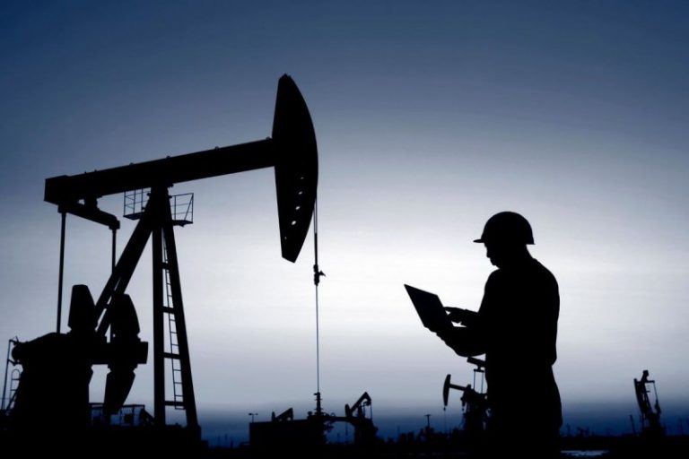 Trump Calls for Lower Oil Prices, Tariffs and Interest Rate Cuts in WEF Address