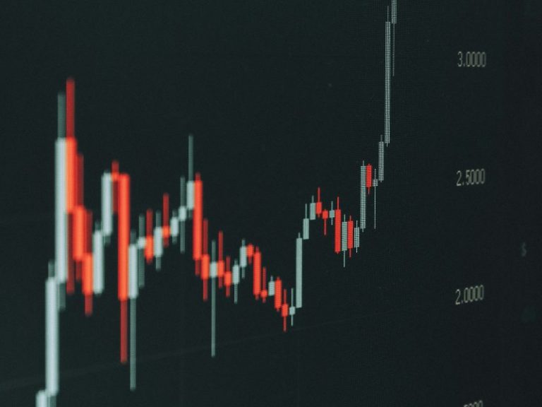 Crypto Market Update: Stablecoin Funding Lifts Sector Toward Trillion-Dollar Milestone