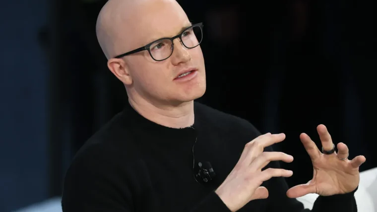 Coinbase Rejects Clarity Act Again as Stablecoin Yield…